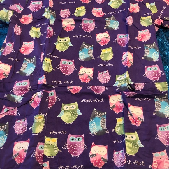 Medium Scrub Top - Picture 2 of 3